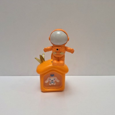 چراغ مطالعه شارژی طرح کلبه فضانورد چراغ مطالعه شارژی طرح کلبه فضانورد
