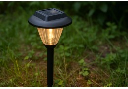 چراغ خورشیدی چیست و چگونه کار می‌کند؟ (راهنمای کامل + مزایا و کاربردها)